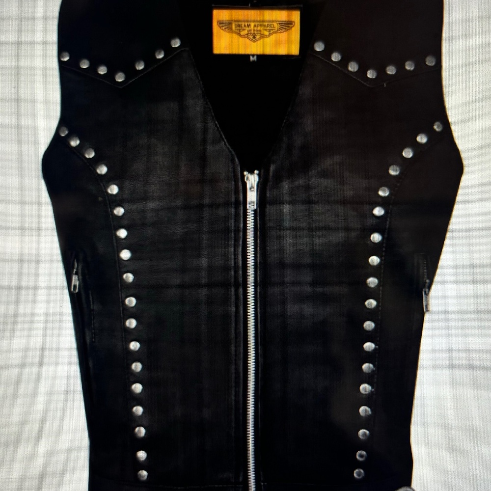 Women’s leather vest Size L (New with Tags)